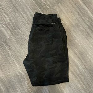 Men’s Vuori Sunday Joggers, Large, Camo